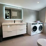 Modern And Rustic With Fjord View In Samnanger 펜션 *
