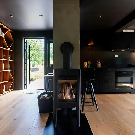 Modern And Rustic With Fjord View In Samnanger *