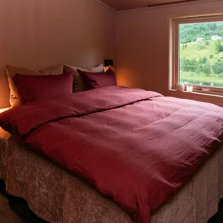 Дом отдыха Modern And Rustic With Fjord View In Samnanger
