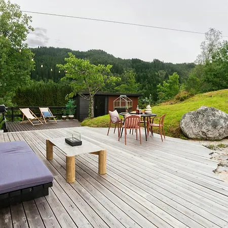 Дом отдыха Modern And Rustic With Fjord View In Samnanger *
