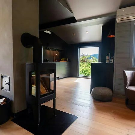 Casa de Férias Modern And Rustic With Fjord View In Samnanger Arland